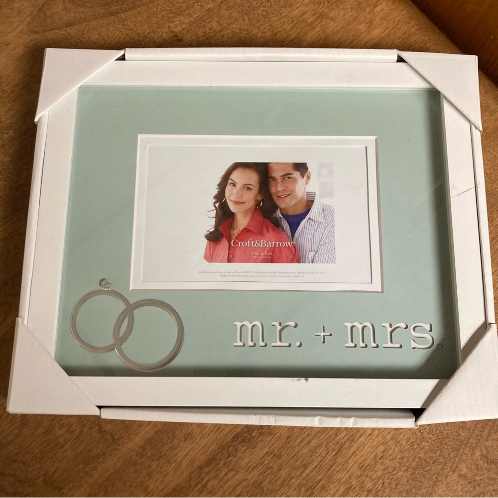 NWT Croft & Barrow Mr. & Mrs. White & Light Blue Photo Frame